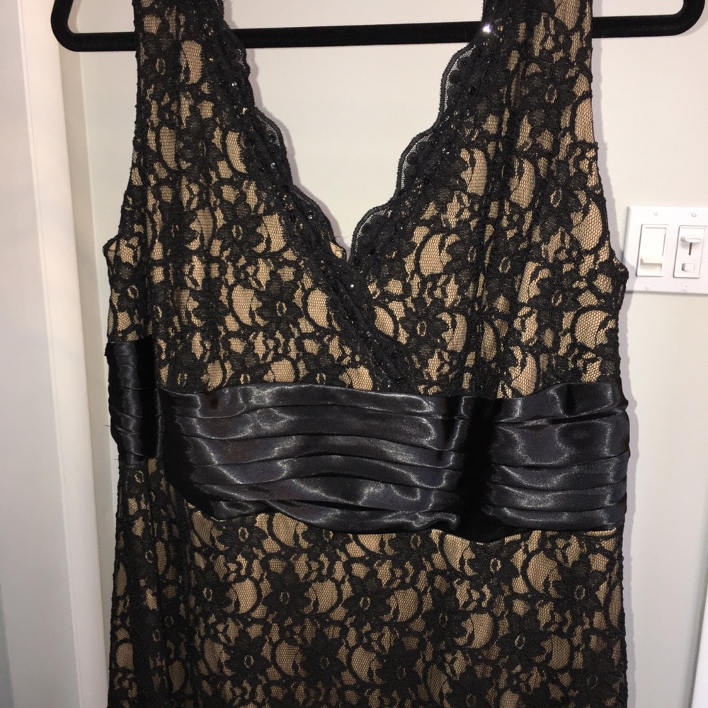 Black lace sleeveless cocktail dress